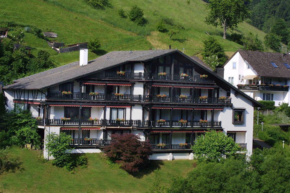Kraehenbad Hotel Alpirsbach Exterior photo